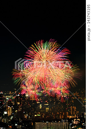 澄んだ秋空 2026年なにわ淀川花火大会 五月山からの遠望 澄んだ秋空 2026年なにわ淀川花火大会 五月山からの遠望 143743195