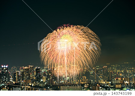 澄んだ秋空　2026年なにわ淀川花火大会　五月山からの遠望 143743199
