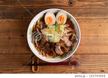 野菜炒めピリ辛ラーメン 野菜炒めピリ辛ラーメン 143743958