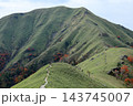眼前にそびえる次郎笈　徳島県剣山より 143745007
