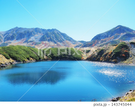 富山県 みくりが池と立山連峰 10月 富山県 みくりが池と立山連峰 10月 143745044