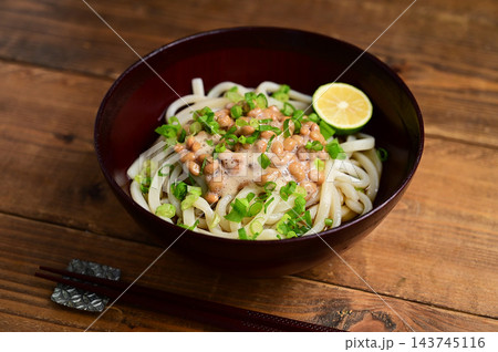 納豆醤油うどん 143745116