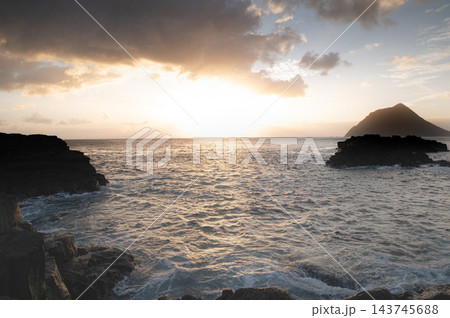 海に沈む夕日 海に沈む夕日 143745688