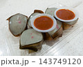 マレーシアの伝統菓子、もちもち食感のクエ・コチ（Kuih Kochi） 143749120