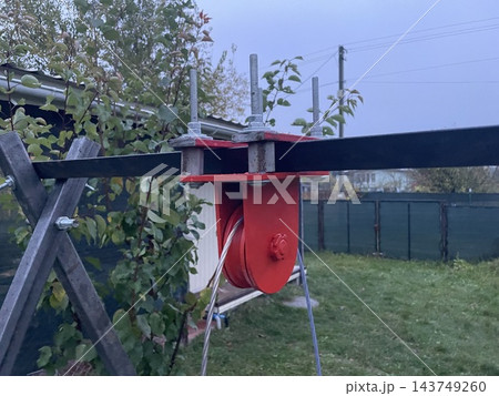 Rigging block for hanging heavy load 143749260
