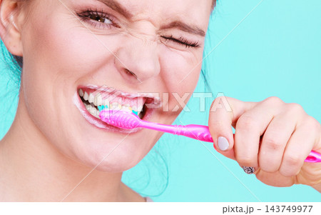 Woman brushing cleaning teeth 143749977