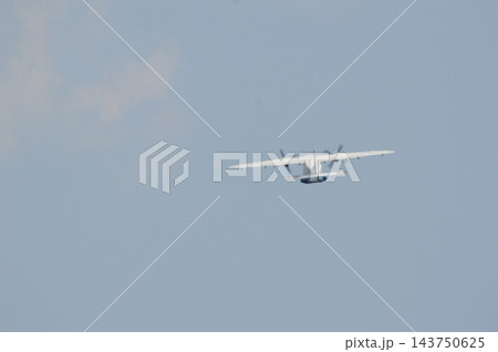 飛び去るセスナ機(調布飛行場/東京都調布市) 飛び去るセスナ機(調布飛行場/東京都調布市) 143750625