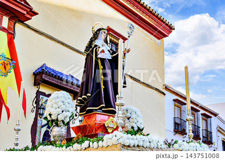 Float of Saint Clare of Assisi leaving the Church of Santiago during the Corpus Christi procession in Alcala de Guadaira, Seville. 143751008