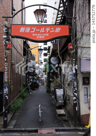 東京 新宿ゴールデン街 東京 新宿ゴールデン街 143752776