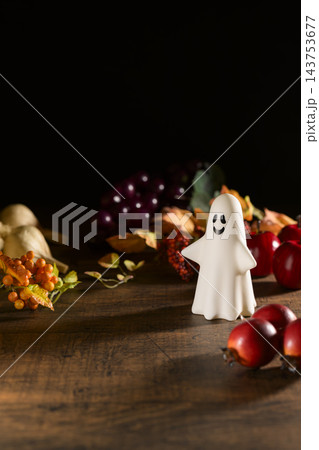 オバケと収穫物のハロウィンイメージ オバケと収穫物のハロウィンイメージ 143753677
