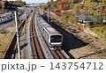 紅葉の中を走る電車　水戸市　偕楽園 143754712