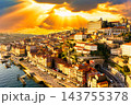 ポルトの美しい歴史地区の夕景 143755378