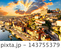 ポルトの美しい歴史地区の夕景 143755379