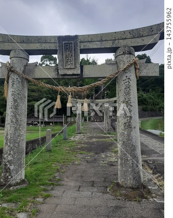 神社の鳥居　古い鳥居 143755962
