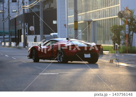 イタリア製の赤いスポーツカー イタリア製の赤いスポーツカー 143756148