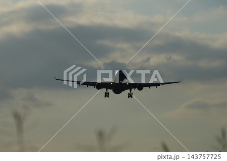 飛行機 飛行機 143757725