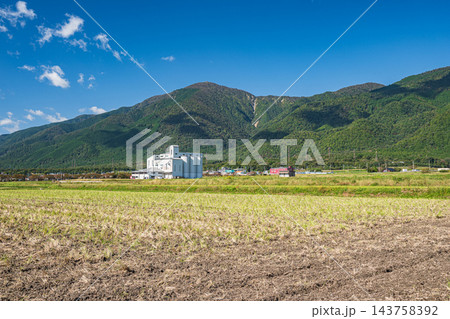 湖西地方比良の田園風景 滋賀県大津市 湖西地方比良の田園風景 滋賀県大津市 143758392