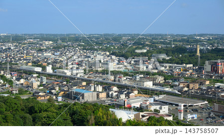 豊橋市岩屋緑地展望台から望む東海道新幹線 豊橋市岩屋緑地展望台から望む東海道新幹線 143758507
