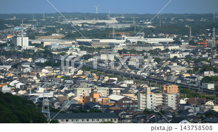 豊橋市岩屋緑地展望台から望む東海道新幹線 豊橋市岩屋緑地展望台から望む東海道新幹線 143758508