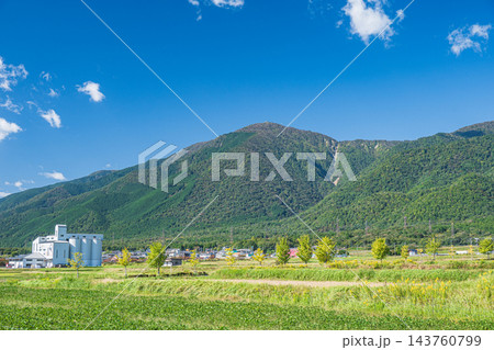 湖西地方比良の田園風景 滋賀県大津市 湖西地方比良の田園風景 滋賀県大津市 143760799