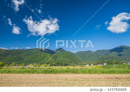 湖西地方比良の田園風景 滋賀県大津市 湖西地方比良の田園風景 滋賀県大津市 143760806
