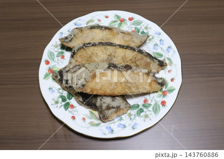 カレイのから揚げ カレイのから揚げ 143760886