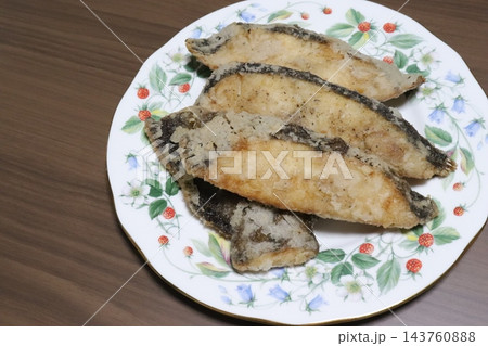 カレイのから揚げ カレイのから揚げ 143760888