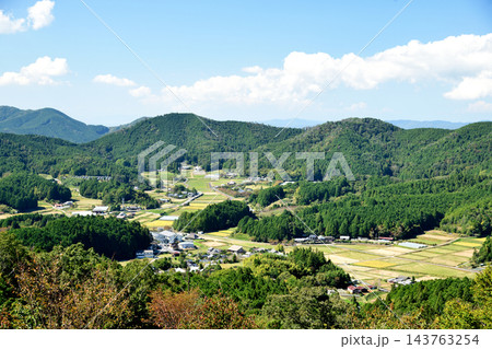 二つ鳥居から天野の里を望む(高野山町石道) 【和歌山県伊都郡かつらぎ町】 143763254