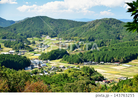 二つ鳥居から天野の里を望む(高野山町石道) 【和歌山県伊都郡かつらぎ町】 二つ鳥居から天野の里を望む(高野山町石道) 【和歌山県伊都郡かつらぎ町】 143763255