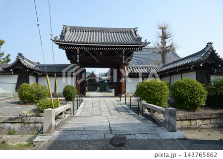 山科別院長福寺 山門 京都市山科区竹鼻サイカシ町 山科別院長福寺 山門 京都市山科区竹鼻サイカシ町 143765862