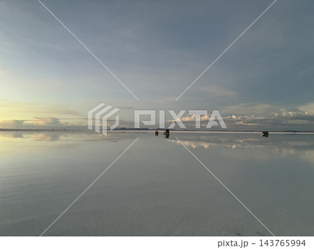 ボリビア・ウユニ塩湖 ボリビア・ウユニ塩湖 143765994