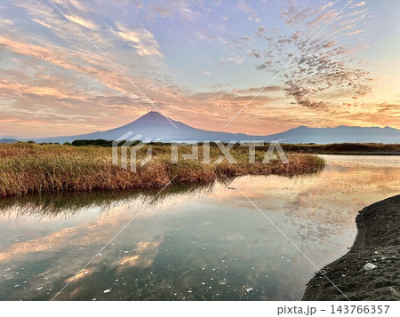 富士川から見る富士山 143766357