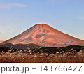 朝日に染まる富士山 143766427