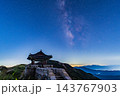天の川と城郭が美しい梅山の星景 143767903
