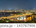 ライトアップが美しい漢江の夜景 143767906