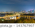 ライトアップが美しい漢江の夜景 143767907