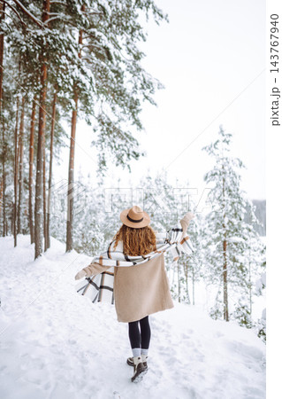 Beautiful woman posing in winter forest. Great winter weather and atmosphere. Christmas. 143767940
