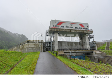 岩手県田野畑村の平井賀水門 東日本大震災の被災地に整備された津波から地域を守る防災インフラ 岩手県田野畑村の平井賀水門 東日本大震災の被災地に整備された津波から地域を守る防災インフラ 143768765