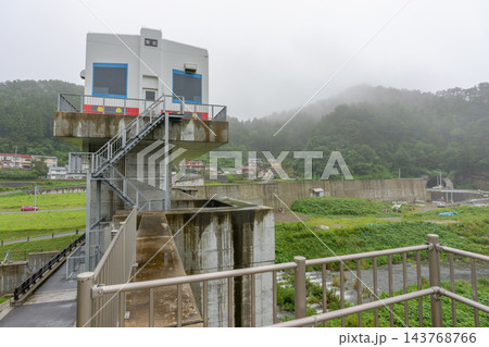 岩手県田野畑村の平井賀水門 東日本大震災の被災地に整備された津波から地域を守る防災インフラ 岩手県田野畑村の平井賀水門 東日本大震災の被災地に整備された津波から地域を守る防災インフラ 143768766