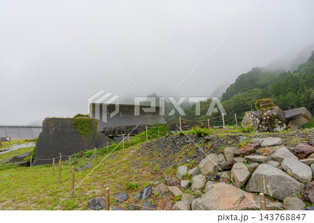 岩手県田野畑村の震災遺構・明戸海岸防潮堤 東日本大震災の津波で破壊された防潮堤の被災状況 岩手県田野畑村の震災遺構・明戸海岸防潮堤 東日本大震災の津波で破壊された防潮堤の被災状況 143768847