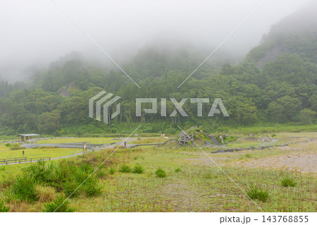 岩手県田野畑村の震災遺構・明戸海岸防潮堤 東日本大震災の津波で破壊された防潮堤の被災状況 143768855