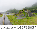 岩手県田野畑村の震災遺構・明戸海岸防潮堤 東日本大震災の津波で破壊された防潮堤の被災状況 143768857
