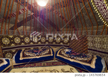 カザフスタン・マンギスタウ州のカザフ式ユルト 室内 / Kogez Yurt Camp, KZ カザフスタン・マンギスタウ州のカザフ式ユルト 室内 / Kogez Yurt Camp, KZ 143769654