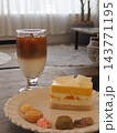 カフェのスイーツとコーヒー 143771195