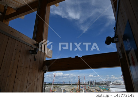 7月、大阪、関西万博大屋根リングから見えるIR施設の基礎工事現場 7月、大阪、関西万博大屋根リングから見えるIR施設の基礎工事現場 143772145