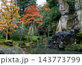 那谷寺の紅葉と池 143773799