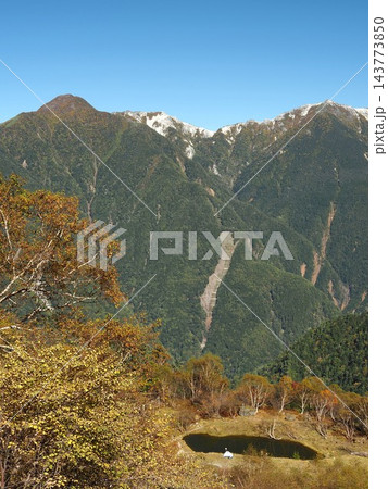 草すべりから見る鳳凰三山と白根御池 草すべりから見る鳳凰三山と白根御池 143773850