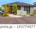 平屋建てモダン住宅外観 143774877