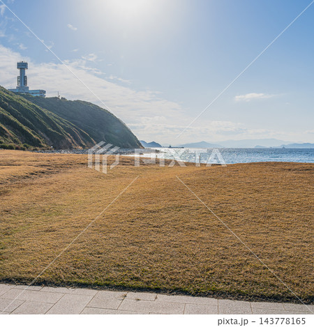 恋咲公園から望む伊勢湾海上交通センターと伊良湖の海(アスペクト比 1:1 スクエア)(愛知県) 恋咲公園から望む伊勢湾海上交通センターと伊良湖の海(アスペクト比 1:1 スクエア)(愛知県) 143778165