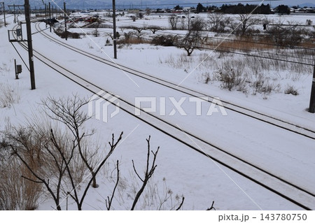 雪国の鉄道線路 羽越本線 143780750